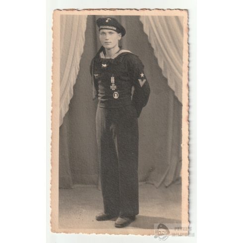 Kriegsmarine Vaskereszt és Aknakutató viseléses fotó - képeslap méret