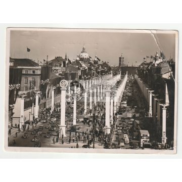 Berlin korabeli díszbe öltöztetve