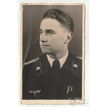 Páncélos tiszti portré Vaskereszt szalaggal