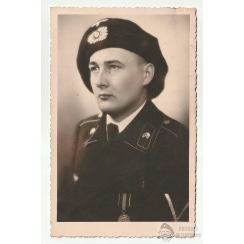Korai beret sapkás páncélos portré