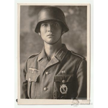 Rohamsisakos Wehrmacht portré - 1943