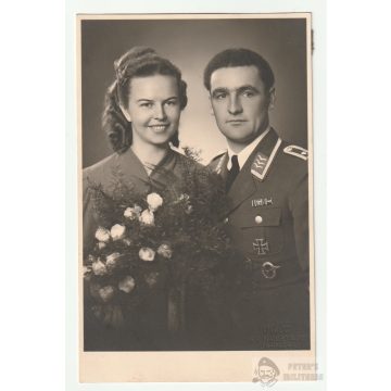 Dekorált Luftwaffe Feldwebel esküvői portré 