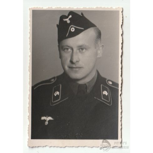 Páncélos portré ködvágóval