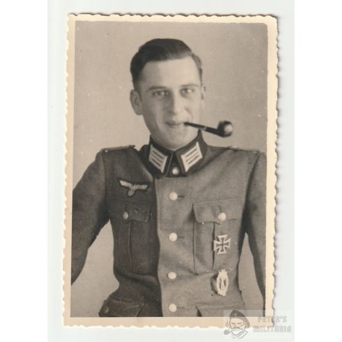 Wehrmacht tiszt pipával 