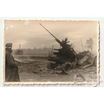 Kilőtt szovjet 37mm légvédelmi ágyú