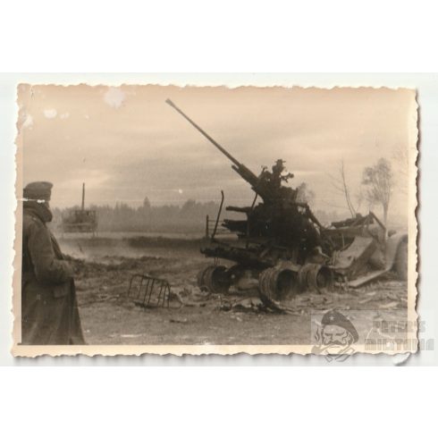 Kilőtt szovjet 37mm légvédelmi ágyú