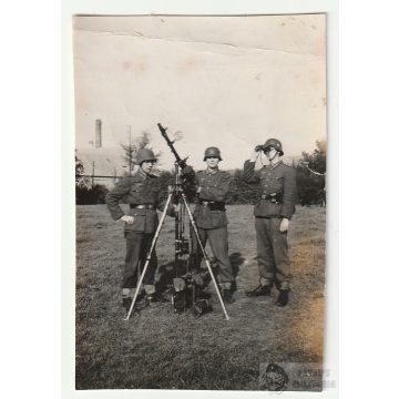 MG légvédelem személyzetével
