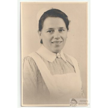 DRK Helferin karszalaggal