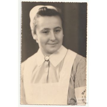 DRK Helferin karszalaggal