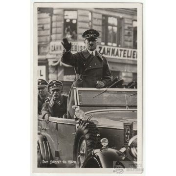 Adolf Hitler SS terstőrséggel képeslap
