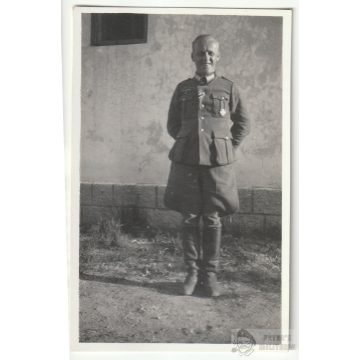   Wehrmacht tiszt Háborús Érdemkereszt I. és II. osztállyal