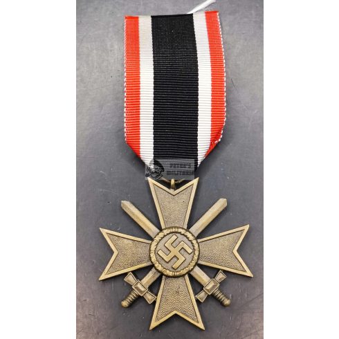Háborús Érdemkereszt (KVK) II. osztály kardokkal