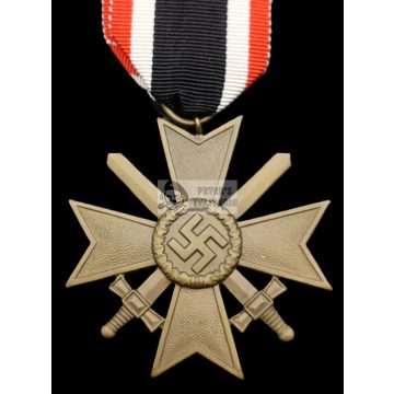 Háborús Érdemkereszt (KVK) II. osztály kardokkal