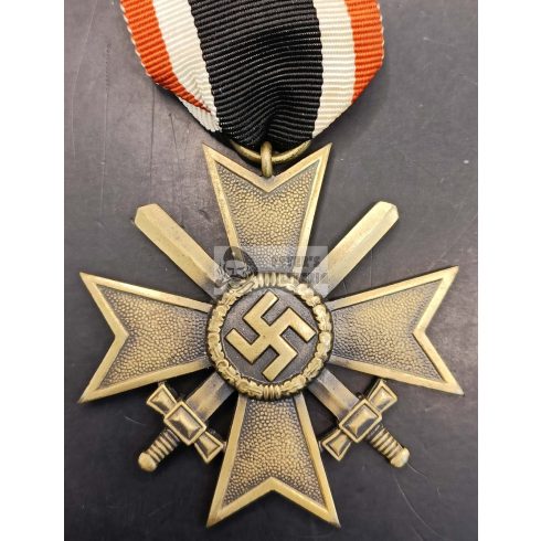 Háborús Érdemkereszt (KVK) II. osztály kardokkal 