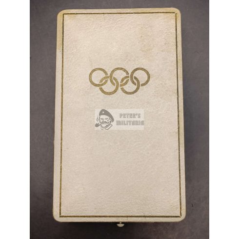 1936-os Olimpiai Érdemrend III. osztály (Érdemérem) dobozában