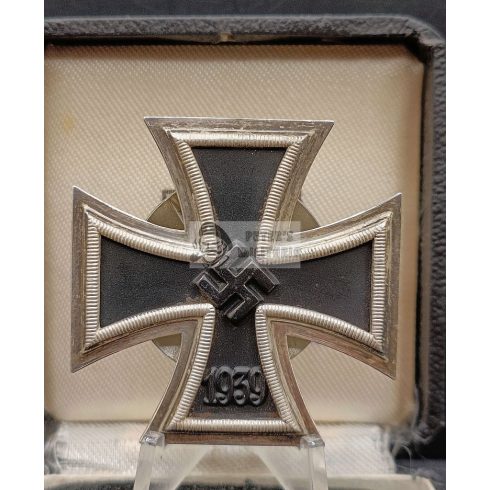 Iron Cross I. Class "L/18" screw back in  box 