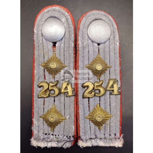 Wehrmacht 254. Artillery Rgt. - Hauptmann shoulder board