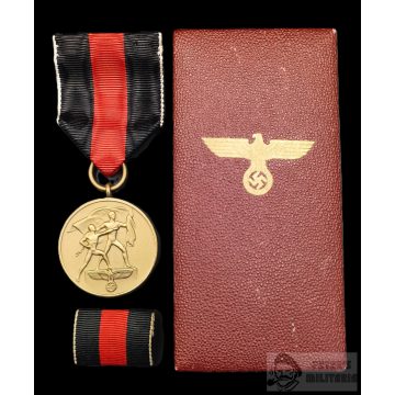 Szudéta medál dobozában szalagsávval