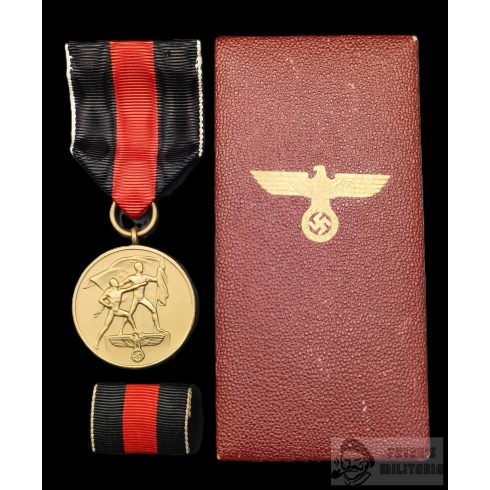 Szudéta medál dobozában szalagsávval