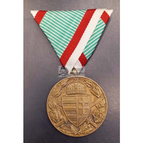 Magyar Háborús Emlékérem "Bronz" sisakkal és kardokkal