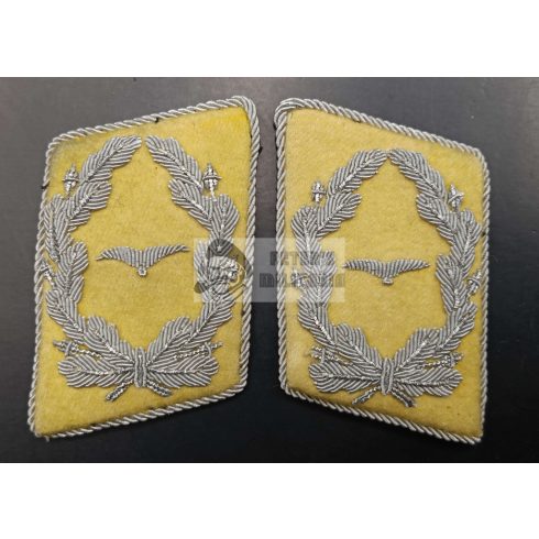 Major of the Luftwaffe in a Flieger or Fallschirmjäger collar tab