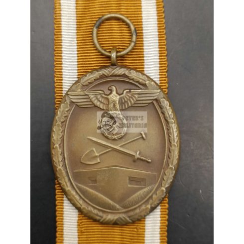 Nyugati Fal medál szalaggal