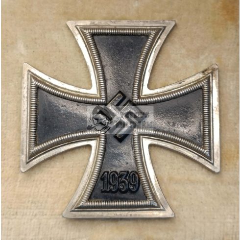 Vaskereszt I. osztály dobozában - réz magos