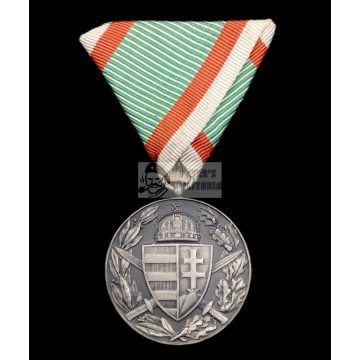 Magyar Háborús Emlékérem  - sisakkal és kardokkal
