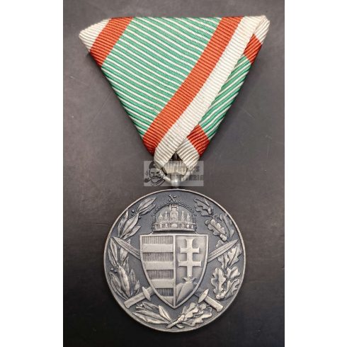 Magyar Háborús Emlékérem  - sisakkal és kardokkal