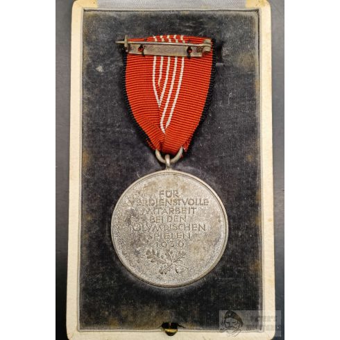 1936-os Olimpiai Érdemrend III. osztály (Érdemérem) dobozában