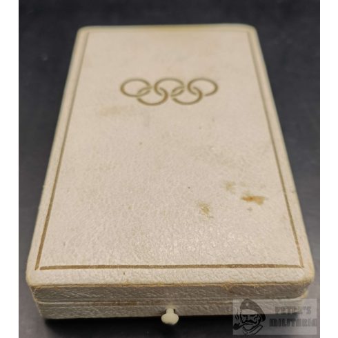 1936-os Olimpiai Érdemrend III. osztály (Érdemérem) dobozában