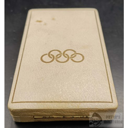 1936-os Olimpiai Érdemrend III. osztály (Érdemérem) dobozában