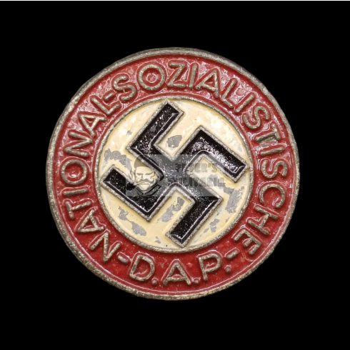 NSDAP tagsági jelvény M1/42 gomblyuk