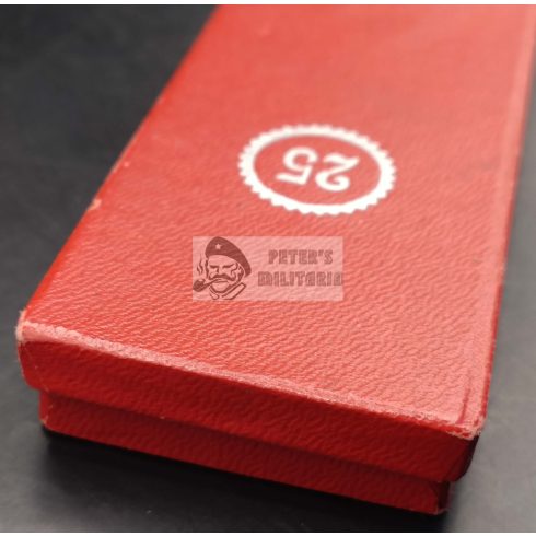 25 éves hű Szolgálatért kitüntetés dobozában 