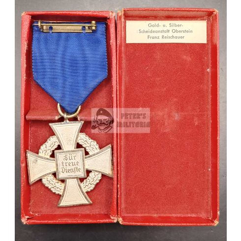 25 éves hű Szolgálatért kitüntetés dobozában  "Franz Reischauer"