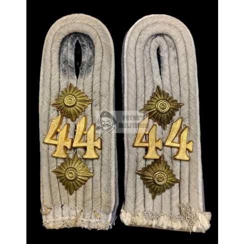 44th Infantry Regiment Hauptmann shoulder boards