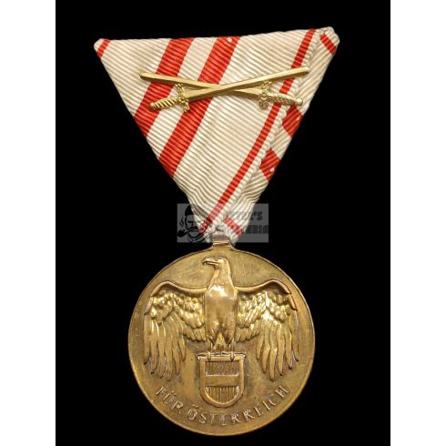 Osztrák Háborús Emlékérem Kardokkal 1914-1918