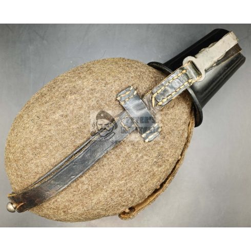 Wehrmacht canteen with bakelite cup