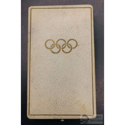 1936-os Olimpiai Érdemrend III. osztály (Érdemérem) dobozában