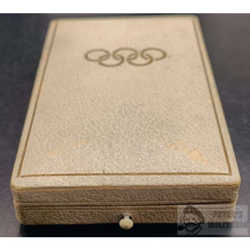 1936-os Olimpiai Érdemrend III. osztály (Érdemérem) dobozában