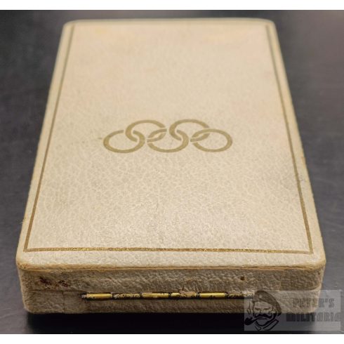 1936-os Olimpiai Érdemrend III. osztály (Érdemérem) dobozában