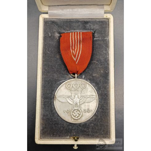 1936-os Olimpiai Érdemrend III. osztály (Érdemérem) dobozában