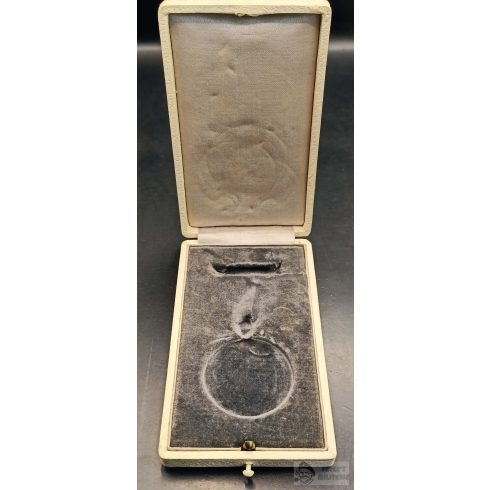 1936-os Olimpiai Érdemrend III. osztály (Érdemérem) dobozában