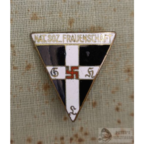 N.S. Frauenschaft tagsági jelvény és énekes könyv