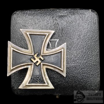 Vaskereszt I. osztály dobozában - réz magos 